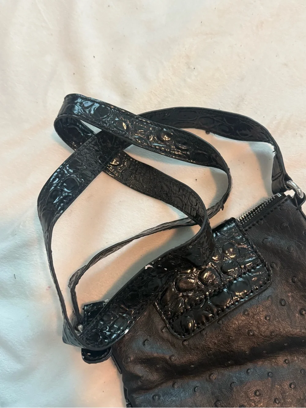 Vintage GUESS Black Crossbody Shoulder Bag with Decorative Medallion
